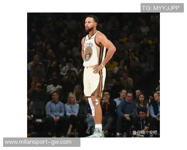 库里积极联系各方寻求好鞋期待一场穿三双不同鞋的精彩比赛 库里积极联系各方寻求好鞋期待一场穿三双不同鞋的精彩比赛