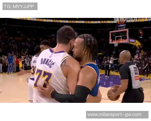 慈世平分享湖人亲子活动瞬间感谢东契奇詹姆斯与孙女合影留念