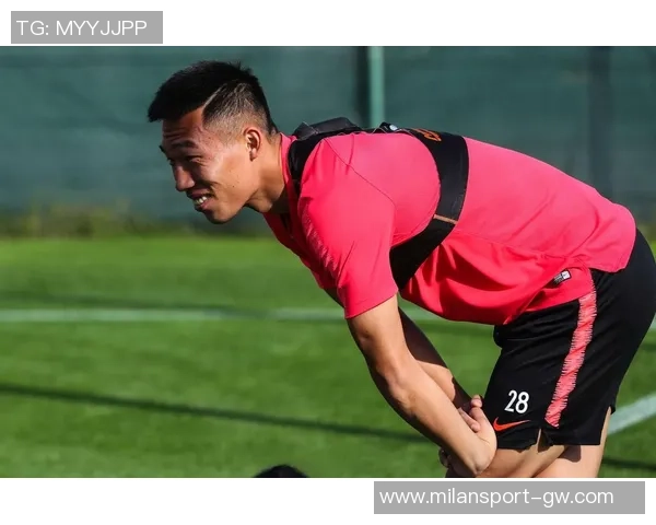 海港十年青春印记:贺惯告别之际的深情回望与不舍之情 海港十年青春印记:贺惯告别之际的深情回望与不舍之情