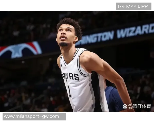 长江后浪推前浪文班对位浓眉续写传奇砍下40分15篮板的辉煌表现 长江后浪推前浪文班对位浓眉续写传奇砍下40分15篮板的辉煌表现